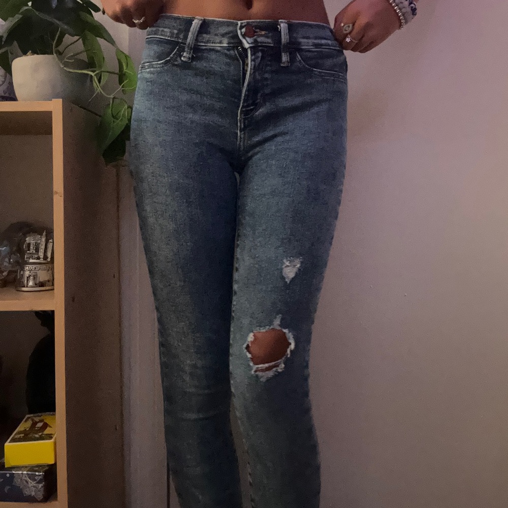 Ripped distressed jeans🪐